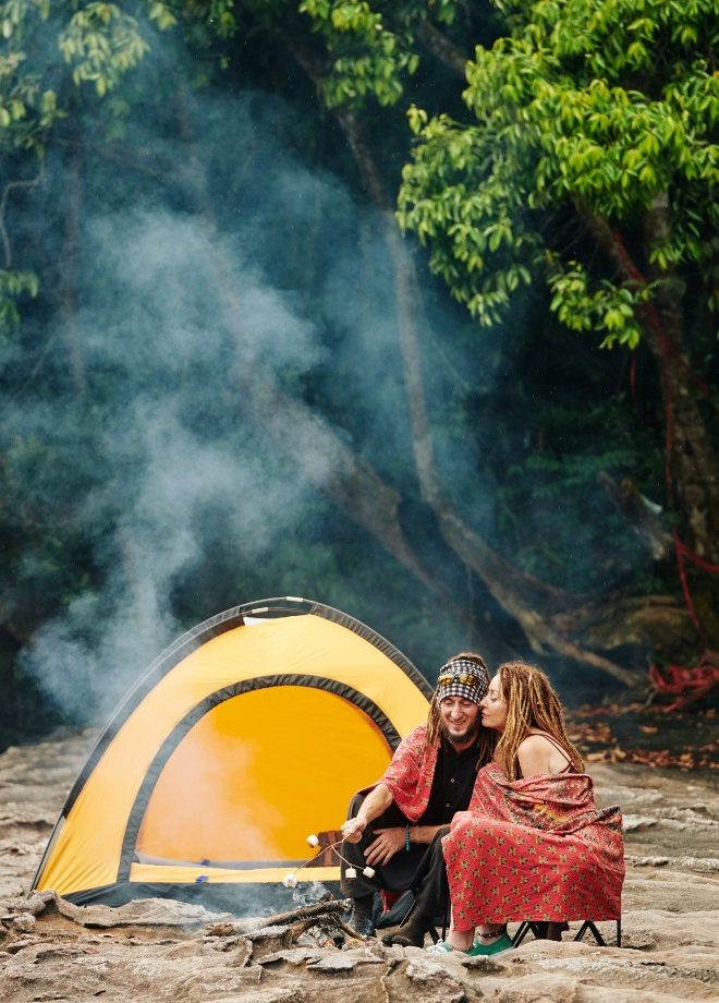couple-making-smores-when-camping-in-forest-GYKKQGP.jpg